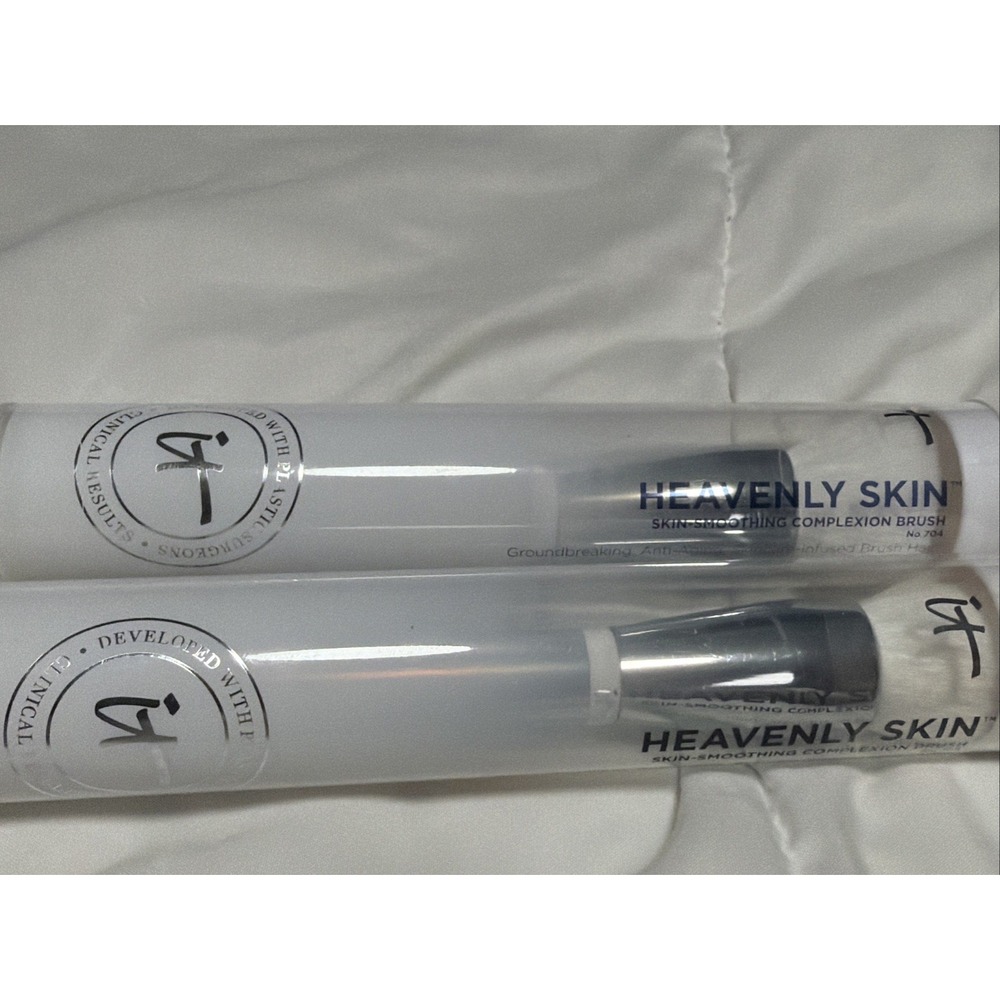 IT Cosmetics Heavenly Skin Skin-Smoothing Complexion Brush No 704 NEW SEALED